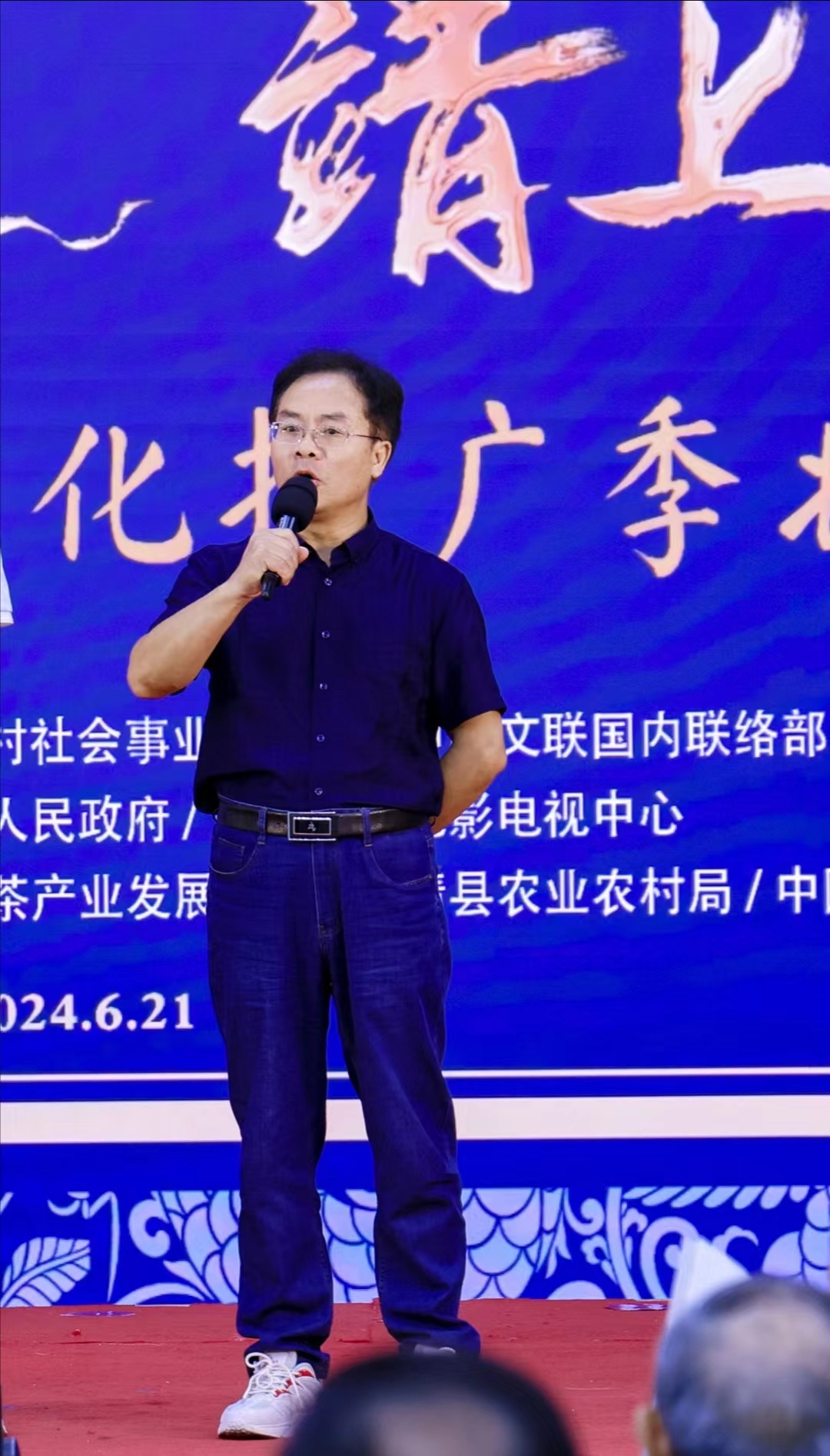 受中央电视台中国农业电影电视中心之邀，赴北京在CCTV17农业农村频道演播大厅录制节目。