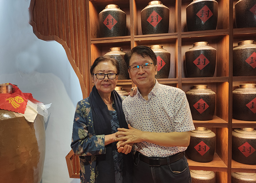 斯琴高娃與冰峰合影a