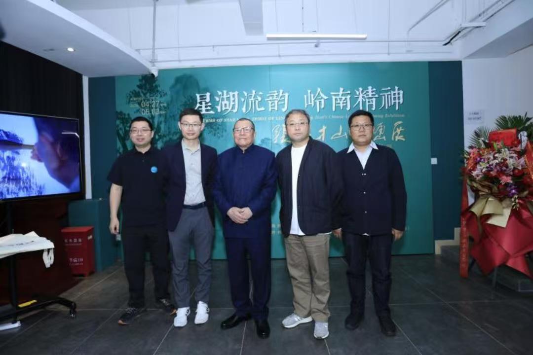 张际才老师与部分来宾合影留念