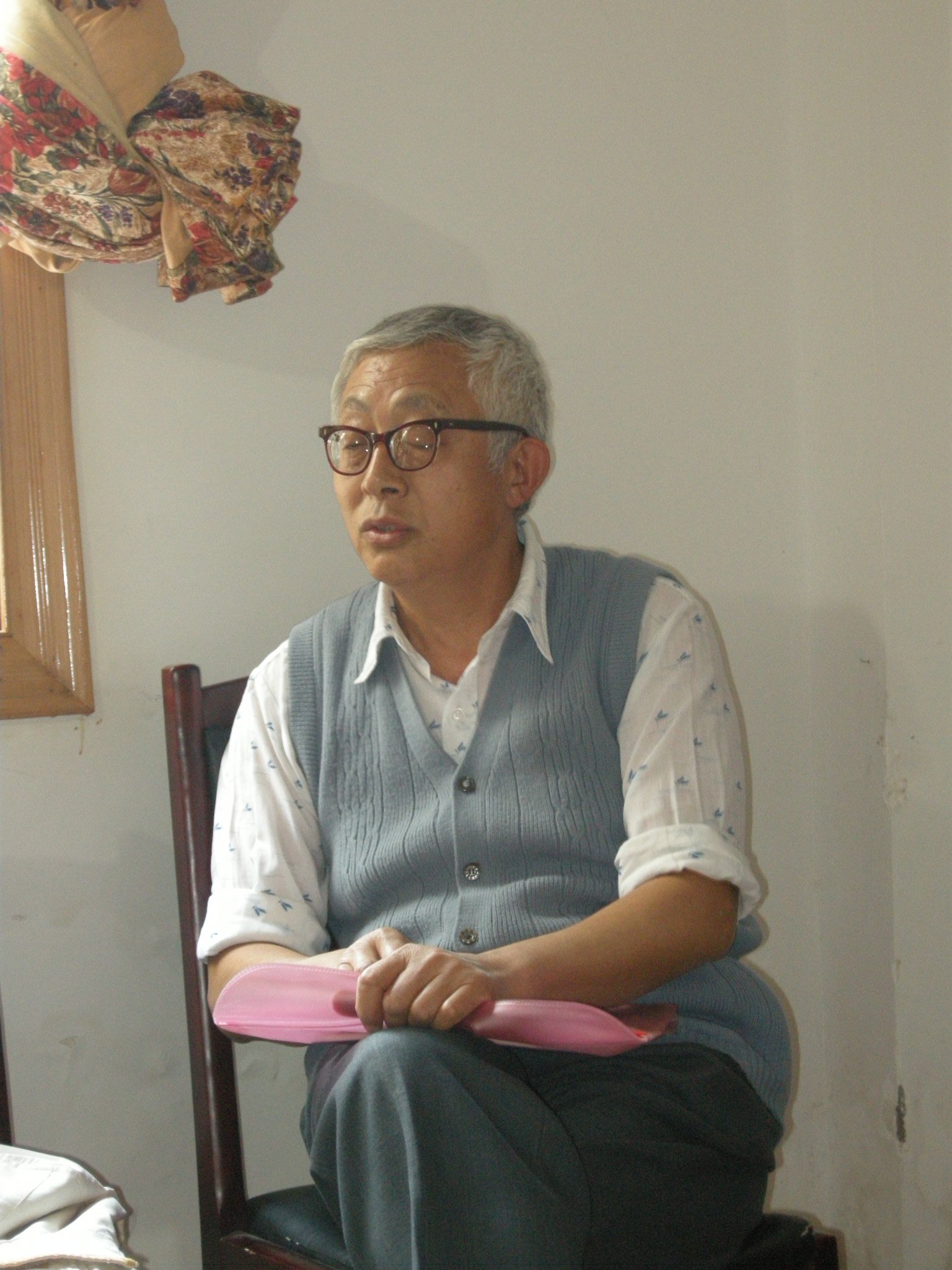 2009年4月12日，刘映春老师在都匀市诗歌作品研讨会上。