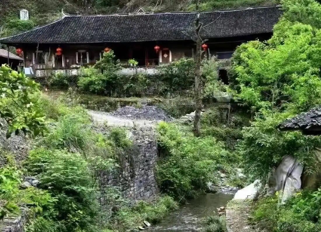 敞口堂屋2