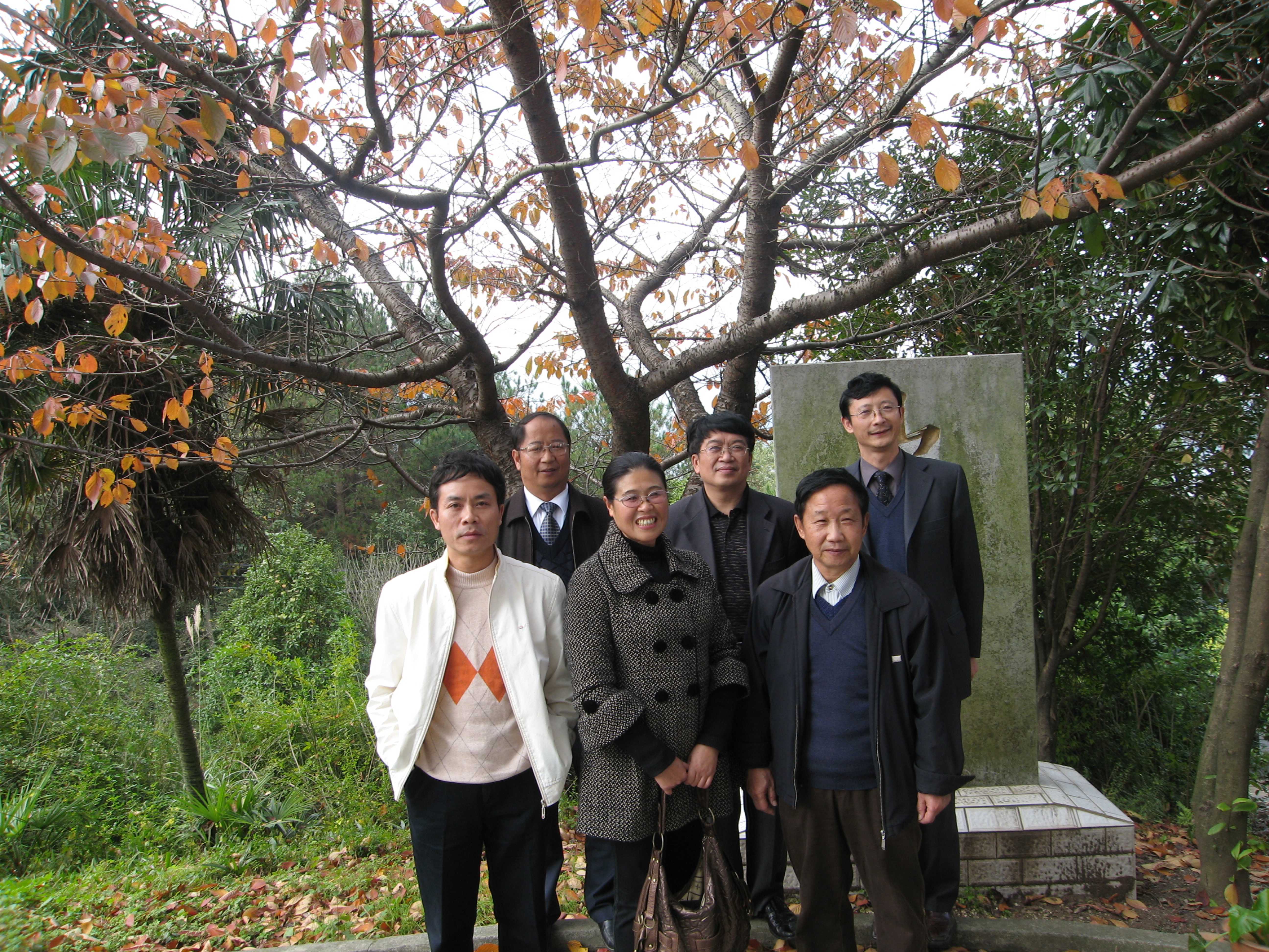 2008年11月21日，与丁哥（右一）、作家任菊生（右二）、游来林（右三）、李友华（左三）、韦章炳（左二）在贵阳。_new