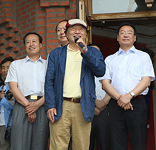 04中国摄影家协会副主席朱宪民(中)讲话